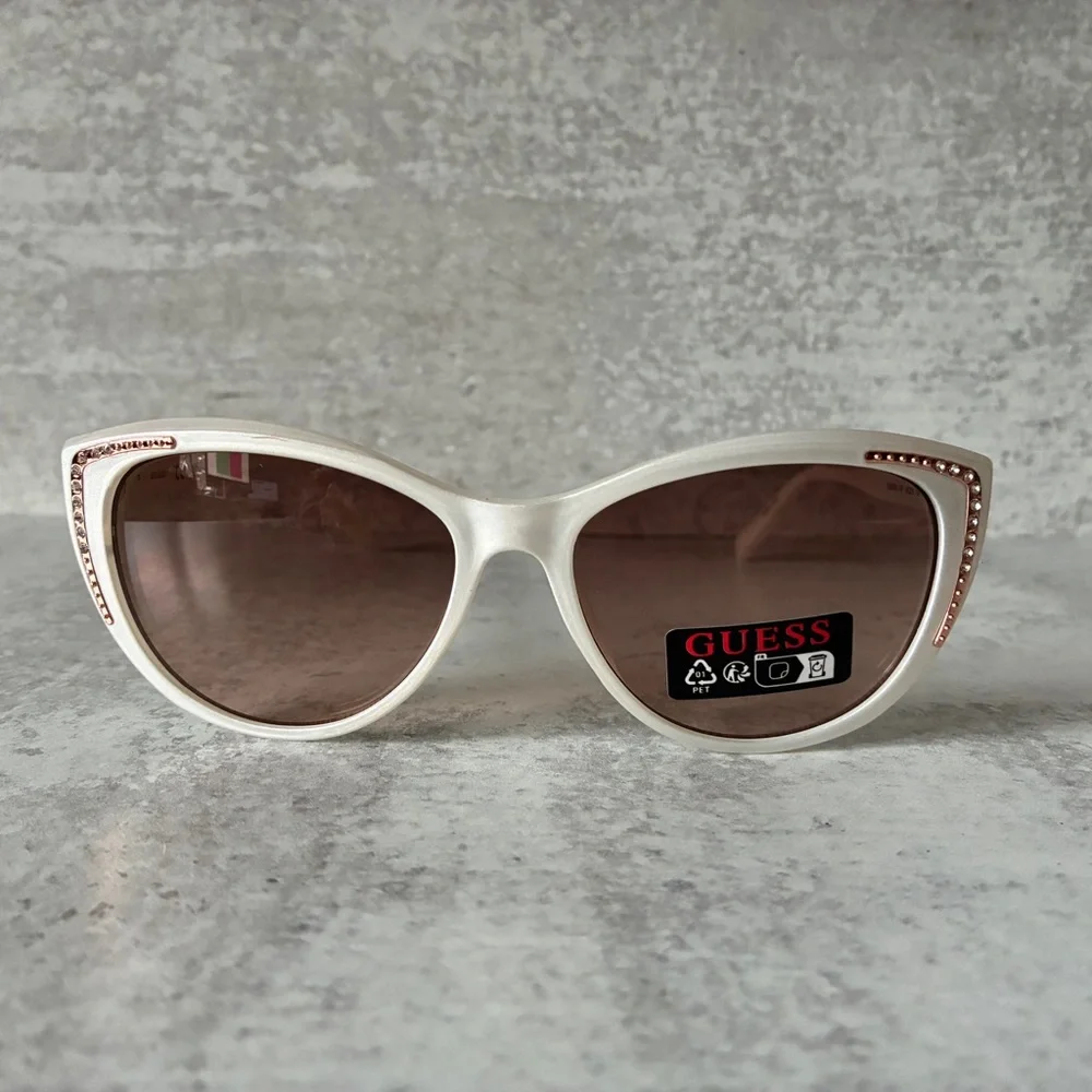 GUESS Pearl White Cat Eye Sunglasses Rose Gold Stud Detail NEW